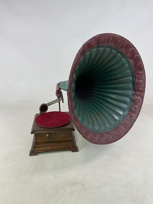 Lot 51 - A Pathé horn gramophone, with oak case with...