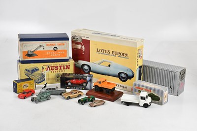 Lot 619 - DINKY TOYS; a boxed Goods Yard Crane, no. 752,...