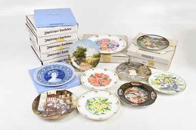 Lot 188 - An extensive collection of boxed collector's...