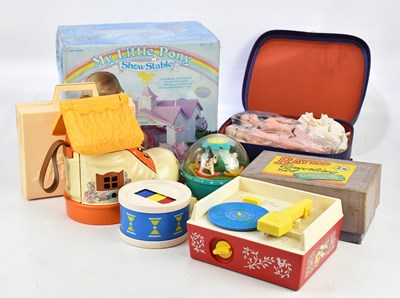 Lot 632 - MY LITTLE PONY; a show stable, case containing...