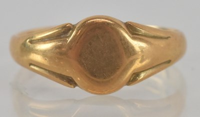 Lot 1177 - An 18ct yellow gold signet ring, size O,...