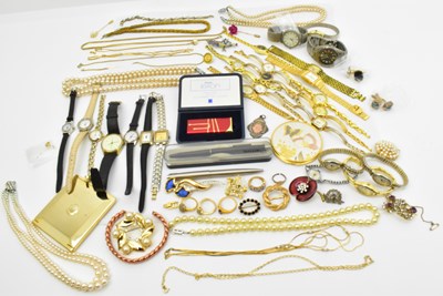Lot 1361 - A quantity of modern and vintage costume...