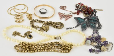 Lot 1362 - A small quantity of costume jewellery to...