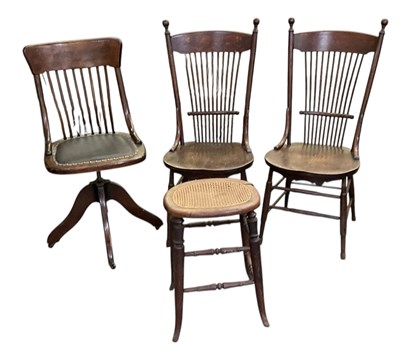 Lot 27 - An early 20th century oak revolving desk chair,...