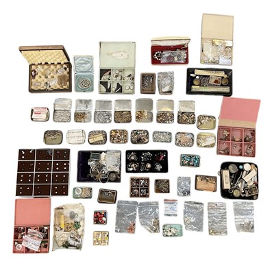 Lot 1319 - A large quantity of assorted costume jewellery,...