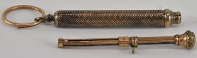 Lot 1139 - A yellow metal agate set propelling pencil,...