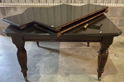 Lot 534 - An oak extending wind-out dining table, with...