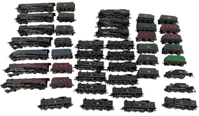 Lot 86 - HORNBY; a collection of Dublo 3 rail...