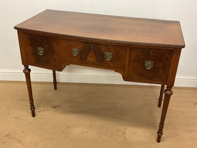 Lot 553 - An early 20th century mahogany sideboard with...