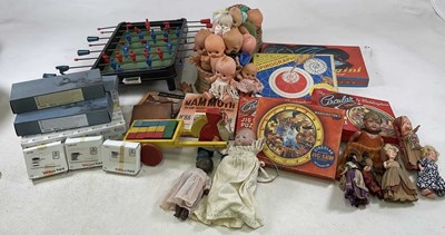 Lot 94 - Dolls, toys and games to include Armand...