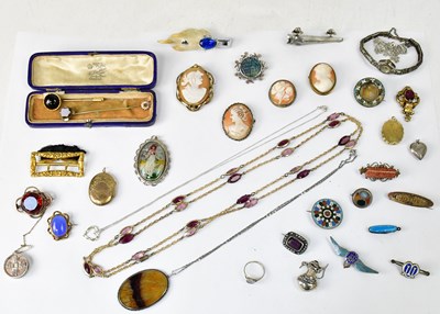 Lot 1142 - A quantity of vintage jewellery, to include...