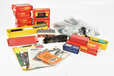 Lot 1423 - HORNBY DUBLO; a OO gauge loco, and tenders,...