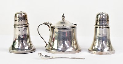 Lot 862 - AARON LUFKIN DENNISON; a George V hallmarked...