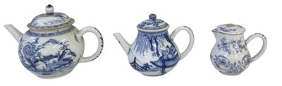 Lot 622 - A Chinese Export ware blue and white porcelain...