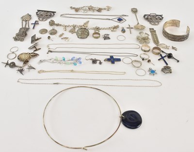 Lot 1323 - A quantity of 925 silver and white metal...