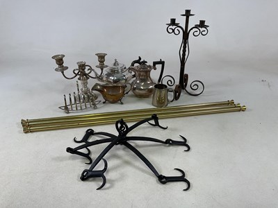 Lot 137 - A quantity of various metalware, including a...