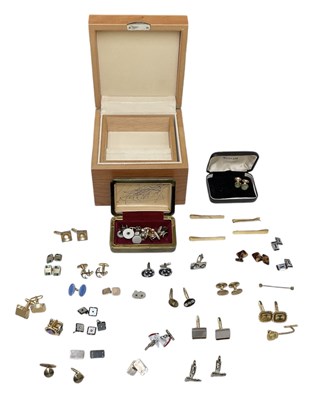 Lot 1354 - A quantity of gentleman's costume jewellery,...