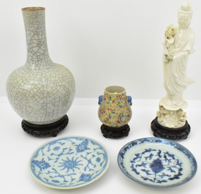 Lot 605 - Five items of Chinese porcelain comprising two...