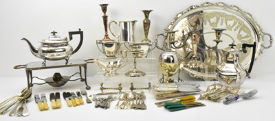 Lot 1011 - A quantity of various silver plated items,...