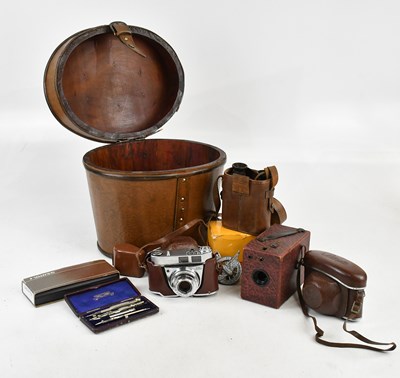Lot 1250 - An assortment of collectors' items including a...