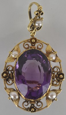 Lot 1288 - A 15ct gold Victorian style brooch, with...