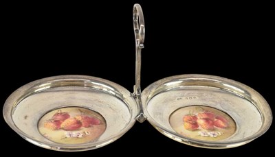 Lot 1039 - SANDERS & MACKENZIE; a George V hallmarked...