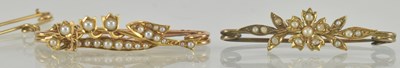 Lot 1297 - A 15ct gold bar brooch set with tiny seed...