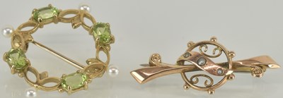 Lot 1298 - Two 9ct gold brooches, comprising a circular...