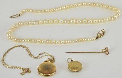 Lot 1242 - A small 9ct gold circular double locket with...