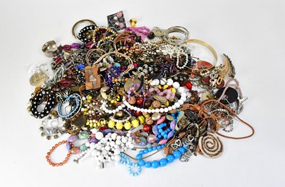 Lot 1138 - A quantity of costume jewellery, to include a...