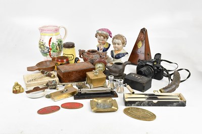 Lot 1267 - A group of collectors' items including a...