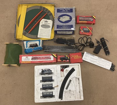 Lot 96 - HORNBY DUBLO; a boxed D1-turntable, power unit,...