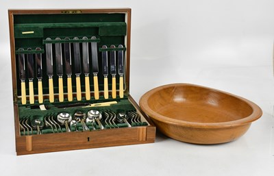 Lot 1441 - A mid 20th century canteen of silver plated...