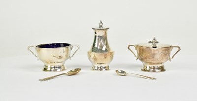 Lot 892 - JOSIAH WILLIAMS & CO; a George V hallmarked...