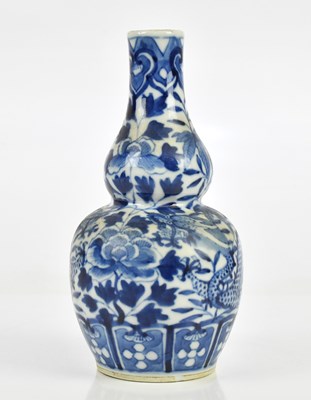 Lot 66 - A late 19th century Chinese blue and white...