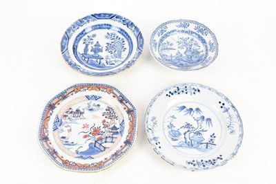 Lot 92 - An 18th century Chinese blue and white...
