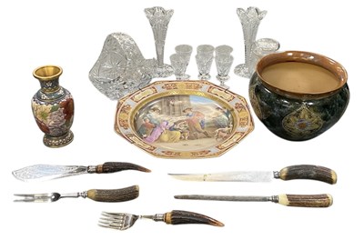 Lot 334 - A group of mixed collectables comprising a...