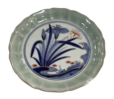 Lot 643 - An early 20th century Chinese plate, decorated...