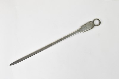 Lot 911 - A George III hallmarked silver ring end meat...