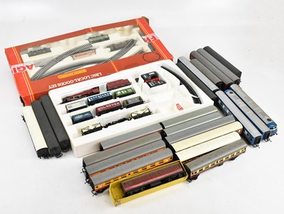 Lot 609 - An extensive collection of locomotives,...