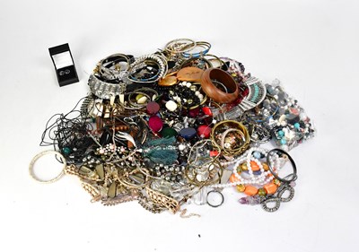 Lot 1139 - A quantity of costume jewellery, to include...