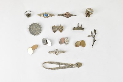 Lot 1118 - A collection of silver jewellery to include a...