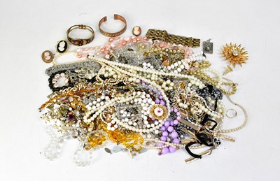 Lot 1135 - A quantity of vintage and vintage-style...