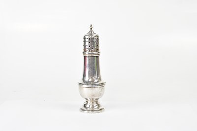 Lot 902 - W I BROADWAY & CO; an Elizabeth II hallmarked...