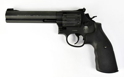 Lot 384 - UMAREX; a Smith & Wesson mod. 586-6" .177 CO2...