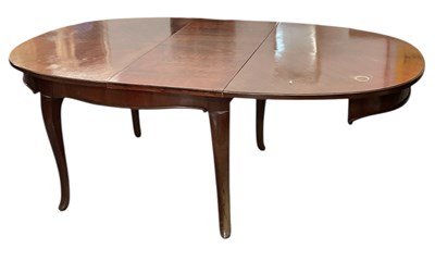 Lot 59 - A German Biedermeier style mahogany oval...