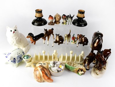 Lot 439 - A mixed lot of ceramics to include a Royal...