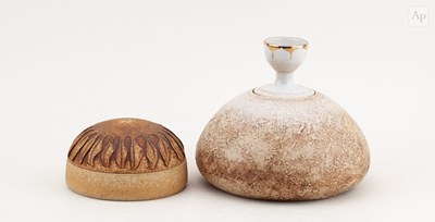 Lot 418 - JON MIDDLEMISS (1949-2021); a squat stoneware...