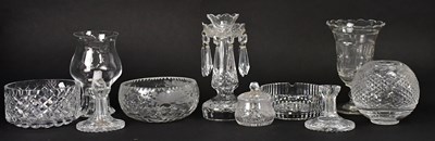 Lot 571 - A collection of glassware including a lustre,...
