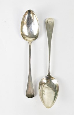 Lot 855 - A pair of George III silver Old English...
